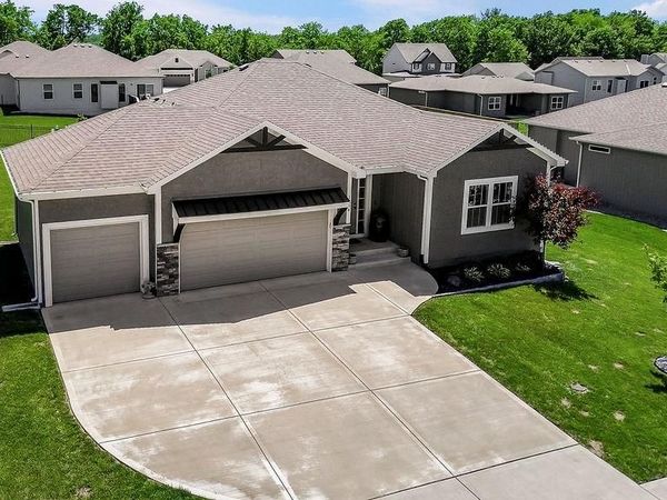 1814 Winchester Drive, Pleasant Hill, MO 64080