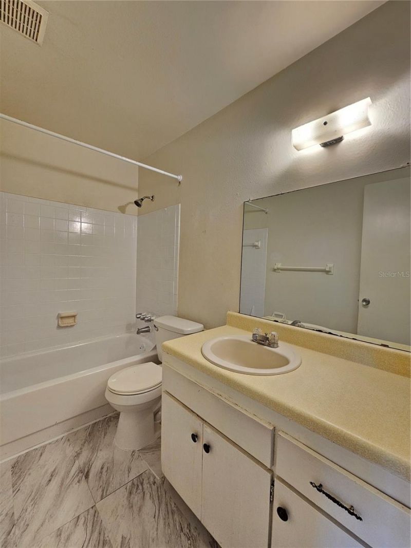 209 NW Jefferson Circle N, Unit 15, Saint Petersburg, FL 33702 Photo