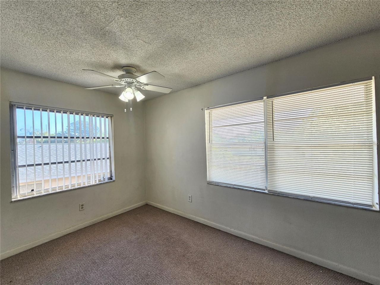 209 NW Jefferson Circle N, Unit 15, Saint Petersburg, FL 33702 Photo