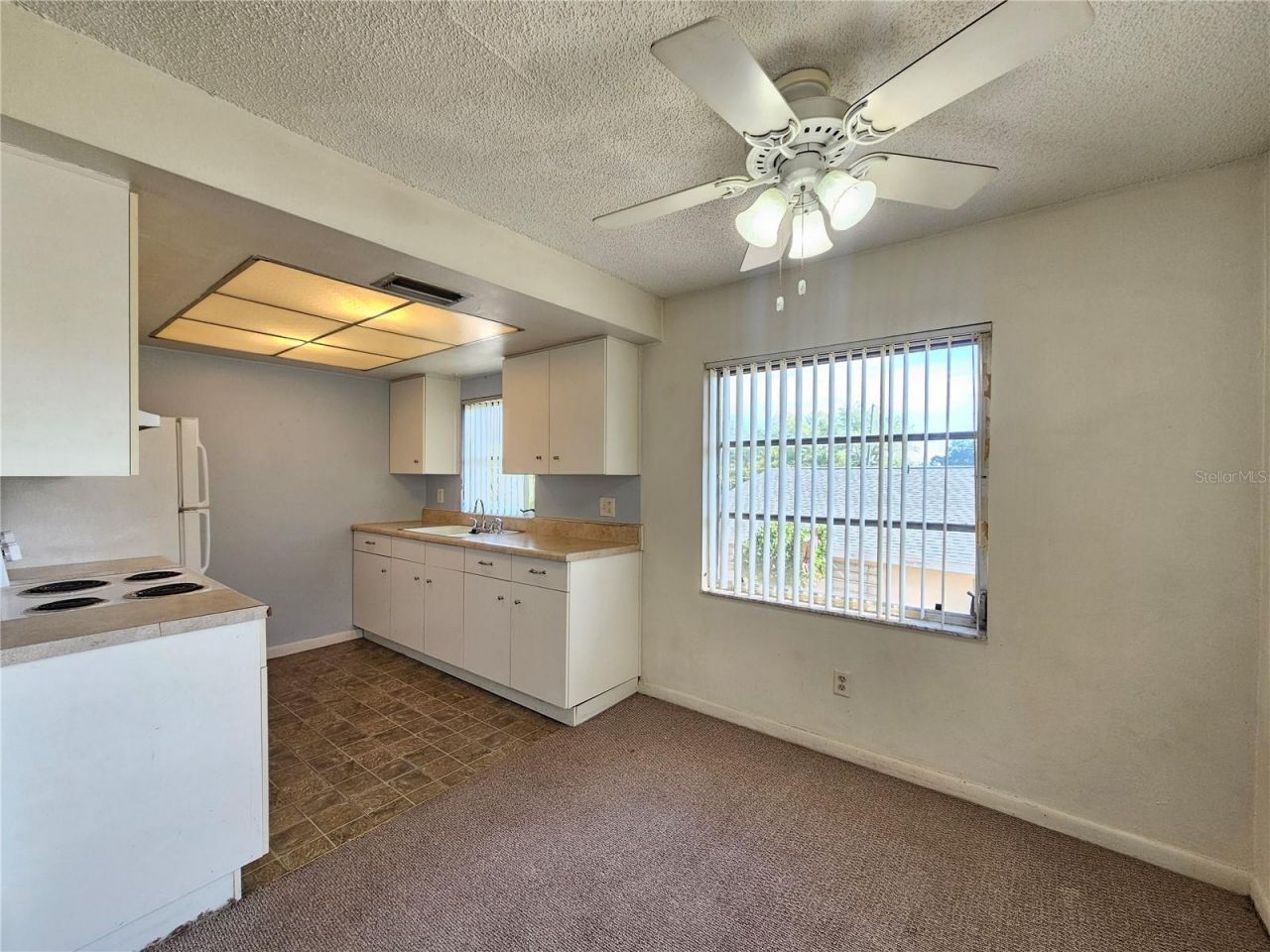 209 NW Jefferson Circle N, Unit 15, Saint Petersburg, FL 33702 Photo