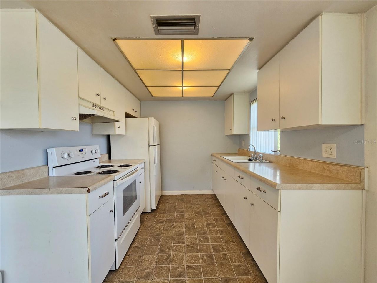 209 NW Jefferson Circle N, Unit 15, Saint Petersburg, FL 33702 Photo