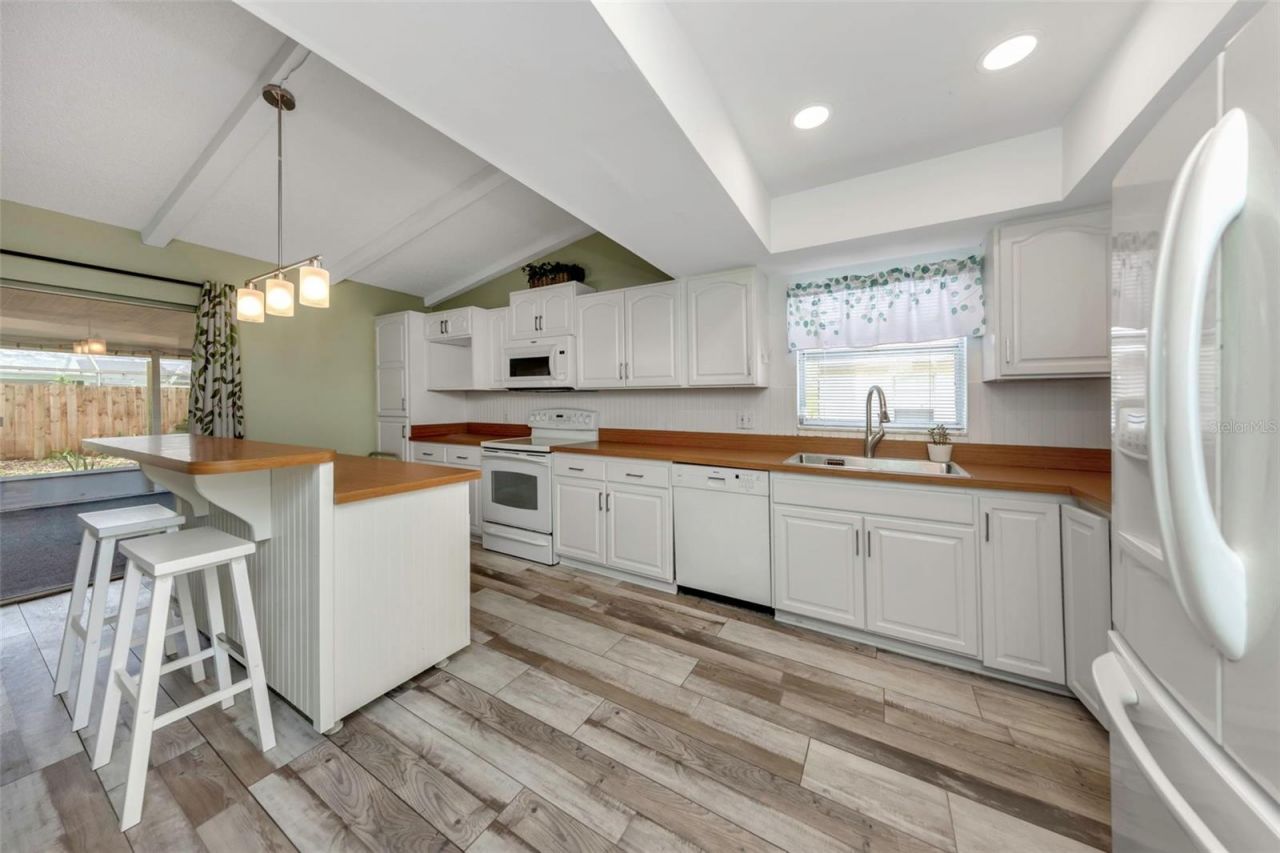 17704 Rivendel Road , Lutz, FL 33549 Photo