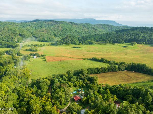 3435 Valley View Rd, Sevierville, TN 37862