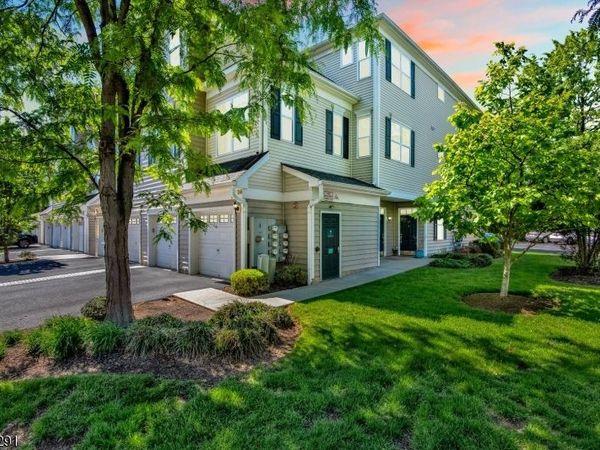 24 Swing Bridge Ln, South Bound Brook, NJ 08880