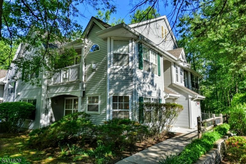 509 Chatfield Dr, Pequannock, NJ 07444 Main Photo