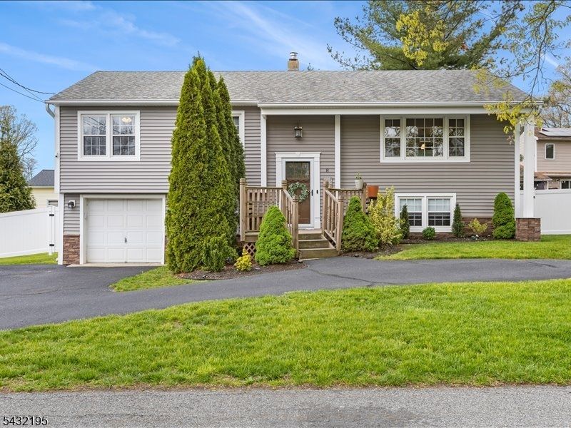 8 Madoc Trl, Jefferson, NJ 07438 Main Photo
