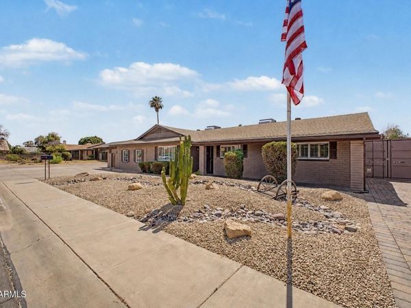 760 N COMANCHE Drive, Chandler, AZ 85224