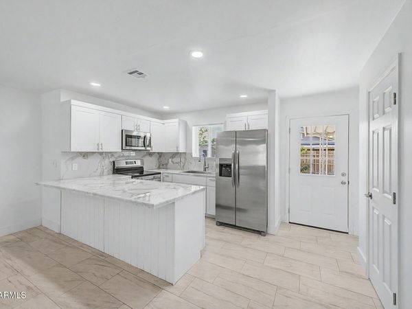 3253 W PORT AU PRINCE Lane, Phoenix, AZ 85053