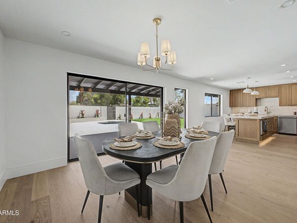 8008 E WHITTON Avenue, Scottsdale, AZ 85251