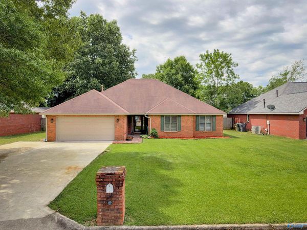 2709 Friar Tuck Court SW, Decatur, AL 35603