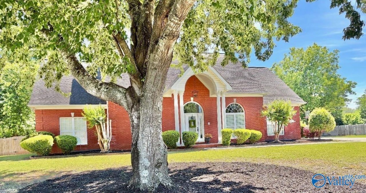 2021 Englewood Place, Decatur, AL 35603 Main Photo