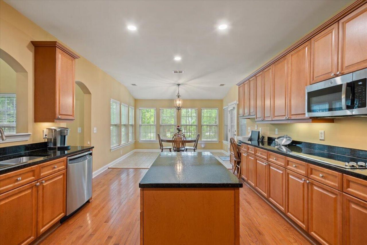 1825 S James Gregarie Road Photo 13
