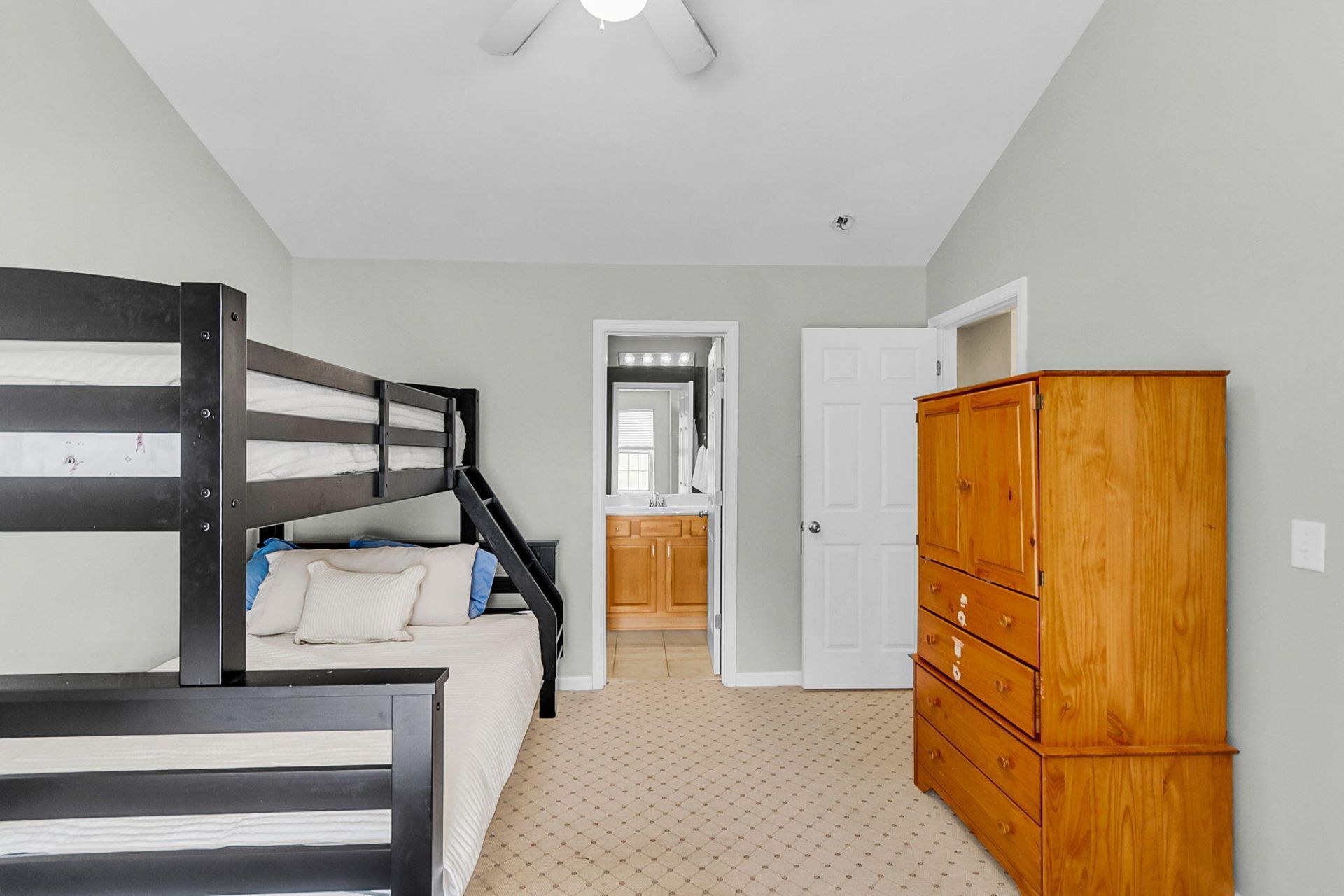 1504 Royal Colony Road Photo 19