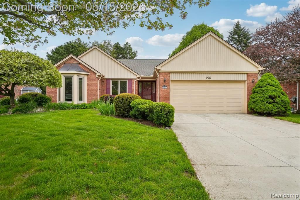 390 Buttercup Drive, Rochester Hills, MI 48307 Main Photo