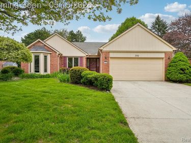 390 Buttercup Drive, Rochester Hills, MI 48307