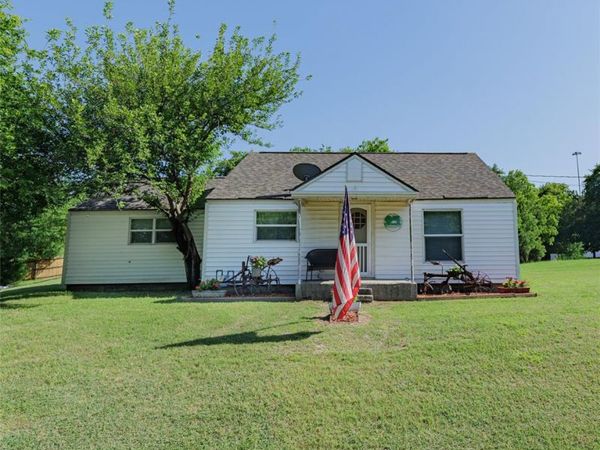 1103 E Old Chico Road , Decatur, TX 76234