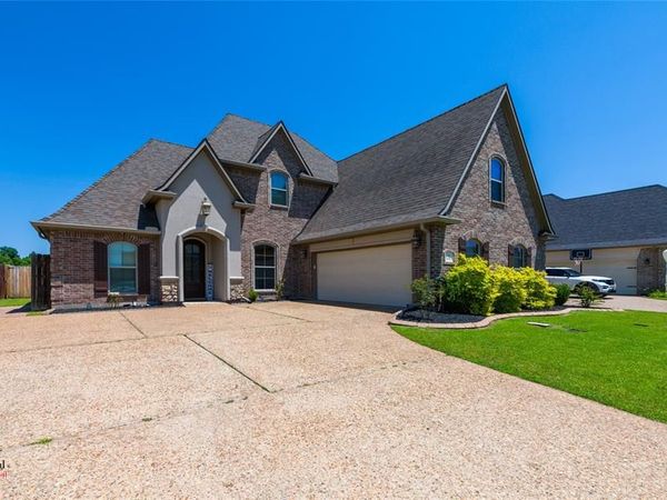678 Dumaine Drive , Bossier City, LA 71111