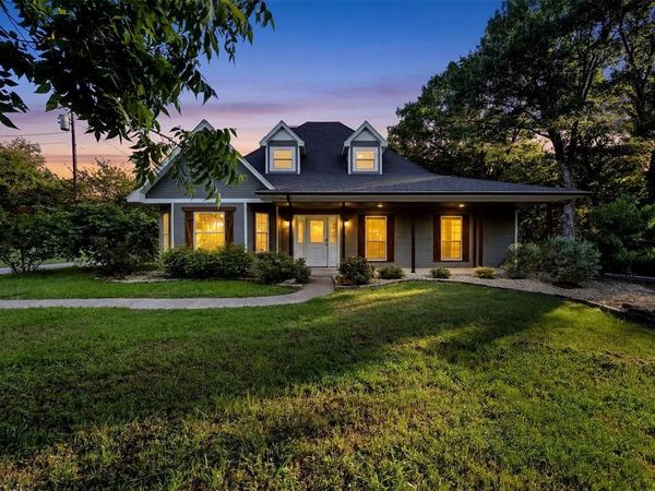 1044 E Woodridge Road, Waxahachie, TX 75165