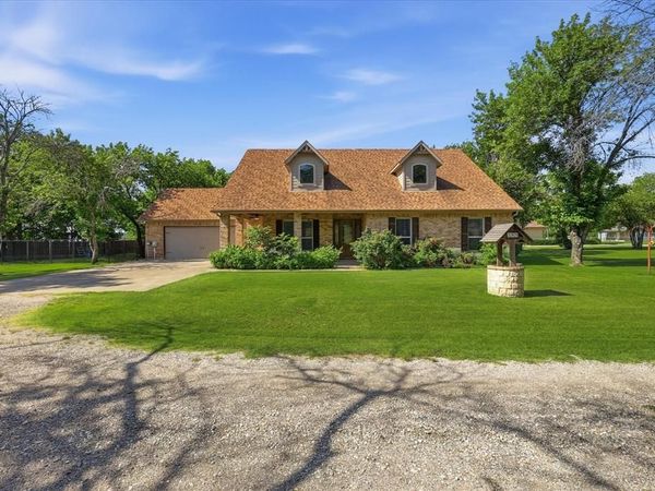 108 S Walnut Street, Roanoke, TX 76262