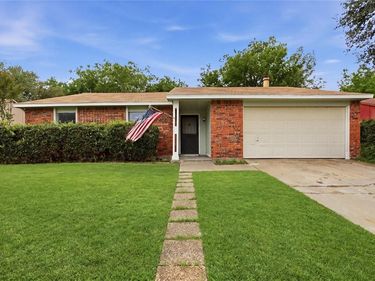 5733 Maiden Lane, Fort Worth, TX 76131