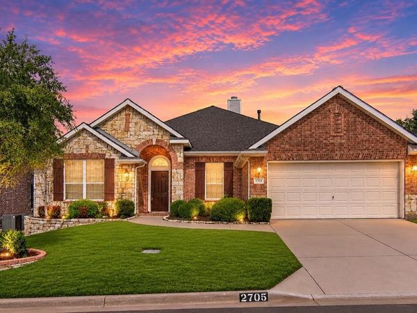 2705 Fox Creek Trail, Arlington, TX 76017