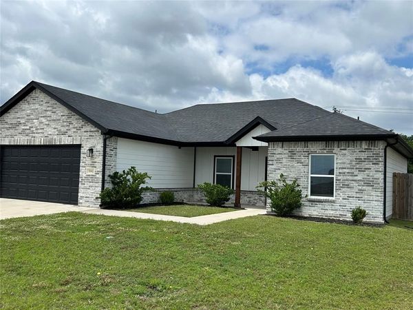 3840 Skylane Avenue , Corsicana, TX 75110
