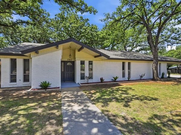 1917 Toplea Drive, Euless, TX 76040