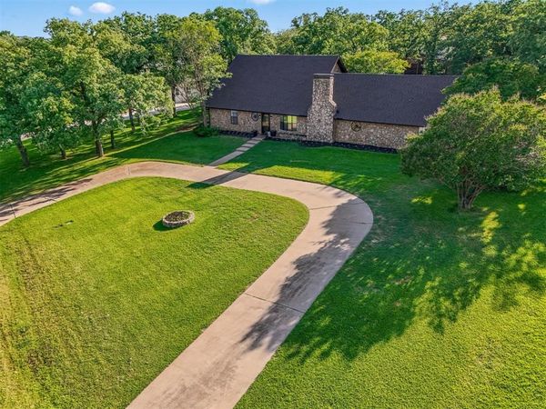 180 N Woodland Trail , Double Oak, TX 75077