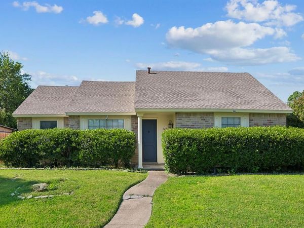 720 Lena Court , Garland, TX 75040