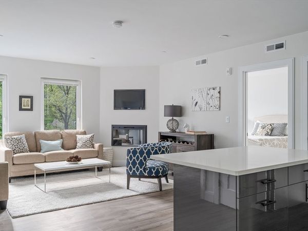 317 Belgrade Ave, Unit 407, Boston, MA 02131