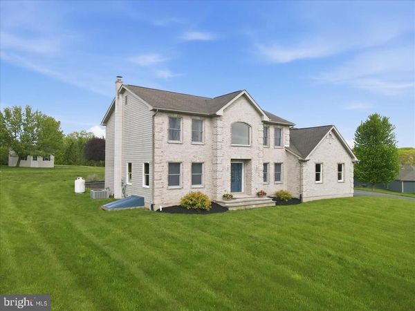 521 JOHN DEERE DRIVE, SCIOTA, PA 18354