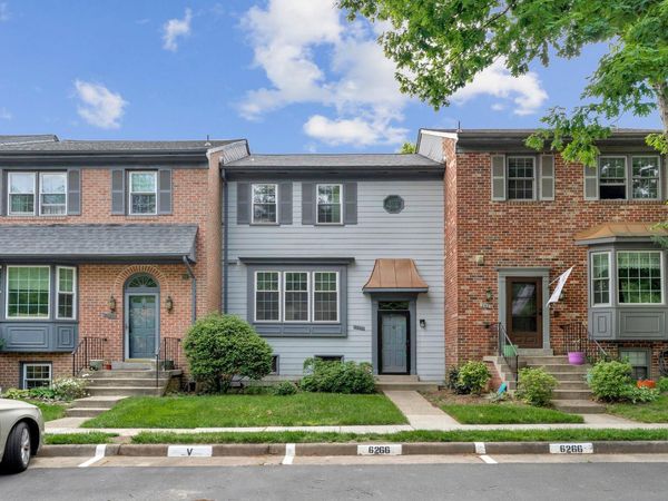 2827 KELLY SQUARE, VIENNA, VA 22181