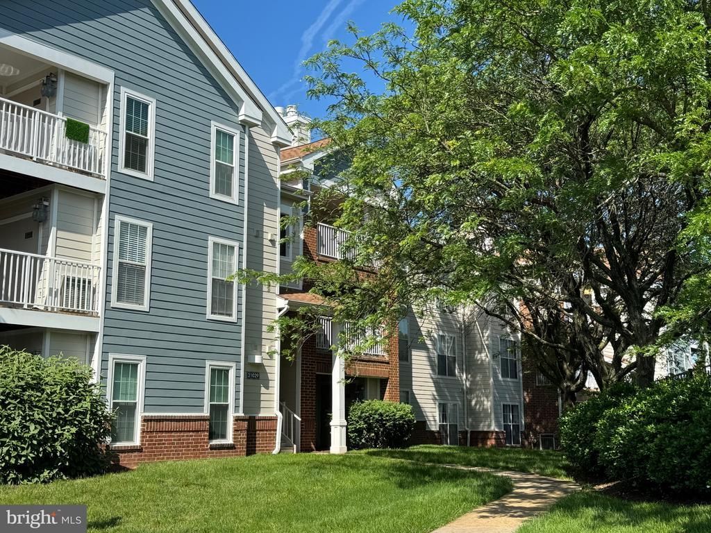 21029 Timber Ridge Terrace, Unit 303, Ashburn, VA 20147 Main Photo