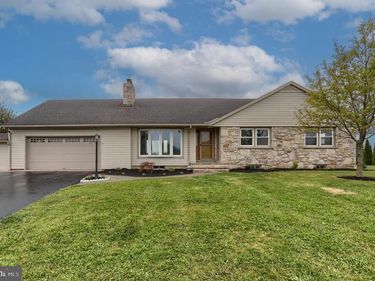 231 W MAIN STREET, FREDERICKSBURG, PA 17026