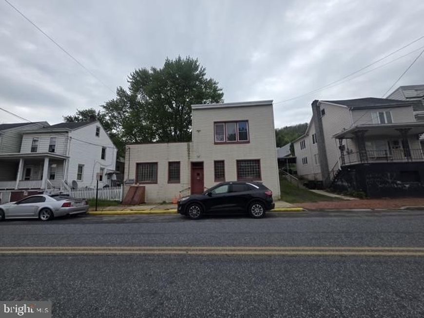 32 E Bacon Street, Pottsville, PA 17901 Main Photo