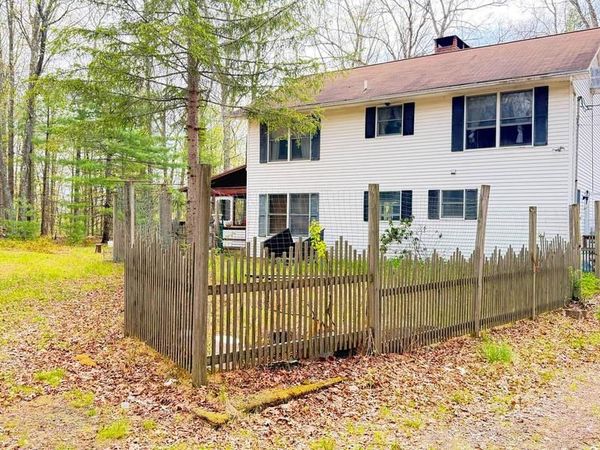 121 LEDGEWOOD DR, HAWLEY, PA 18428