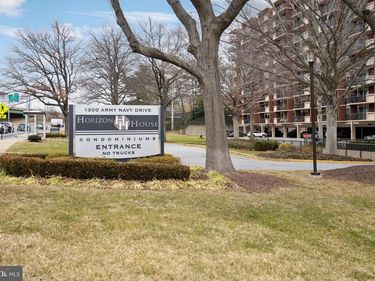 1300 ARMY NAVY DRIVE, Unit 501, ARLINGTON, VA 22202