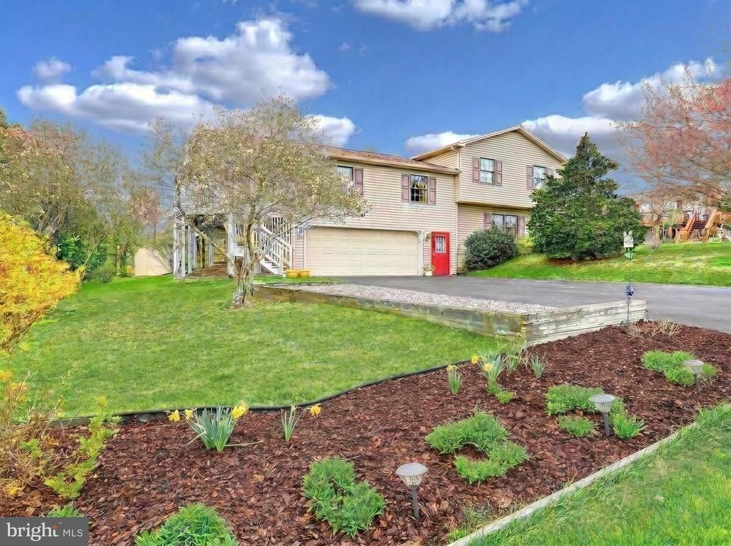 4 GRANT COVE, EAST BERLIN, PA 17316