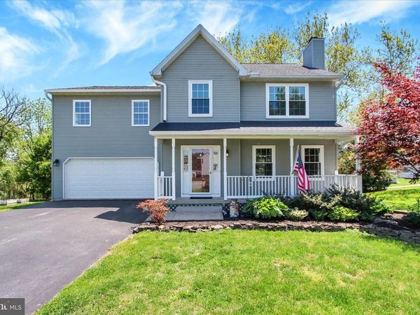 8 MCCLEARY COURT, SHREWSBURY, PA 17361