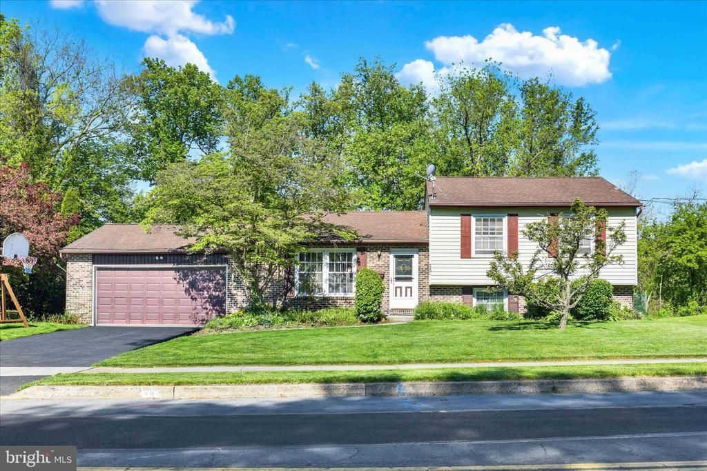 260 GREEN LANE DRIVE, CAMP HILL, PA 17011