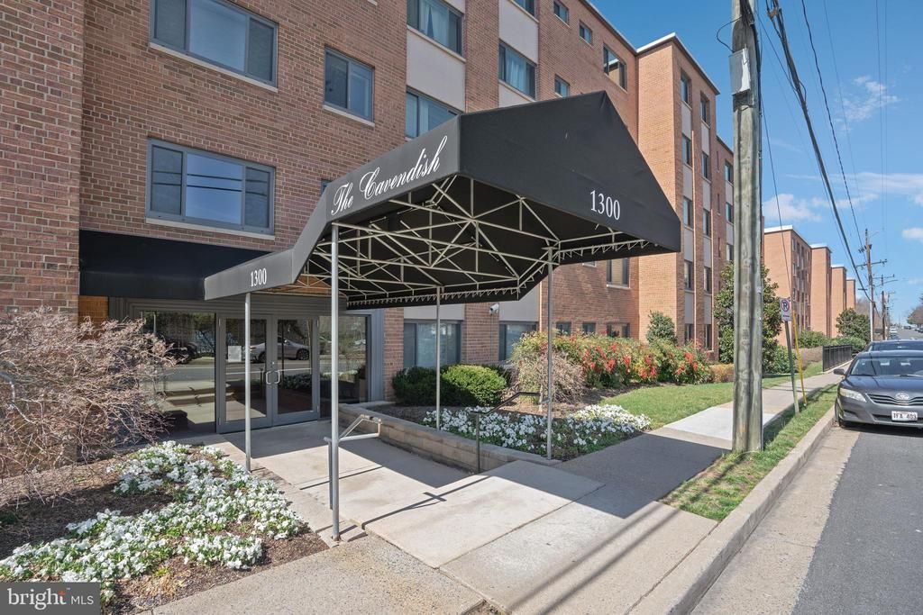 1300 S Arlington Ridge Road, Unit 402, Arlington, VA 22202 Main Photo