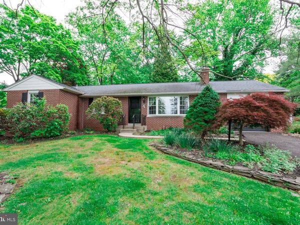 110 KNOLLWOOD DRIVE , LANSDALE, PA 19446