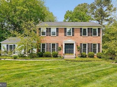 10314 HICKORY CREEK COURT , GREAT FALLS, VA 22066