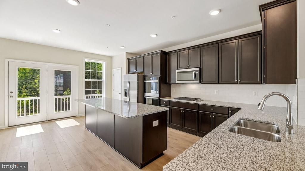 7834 Presidential Parkway, Upper Marlboro, MD 20774 Main Photo