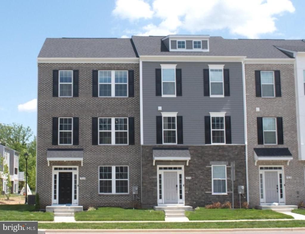 7834 Presidential Parkway, Upper Marlboro, MD 20774 Main Photo