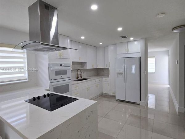 1417 W 40th St , Hialeah, FL 33012