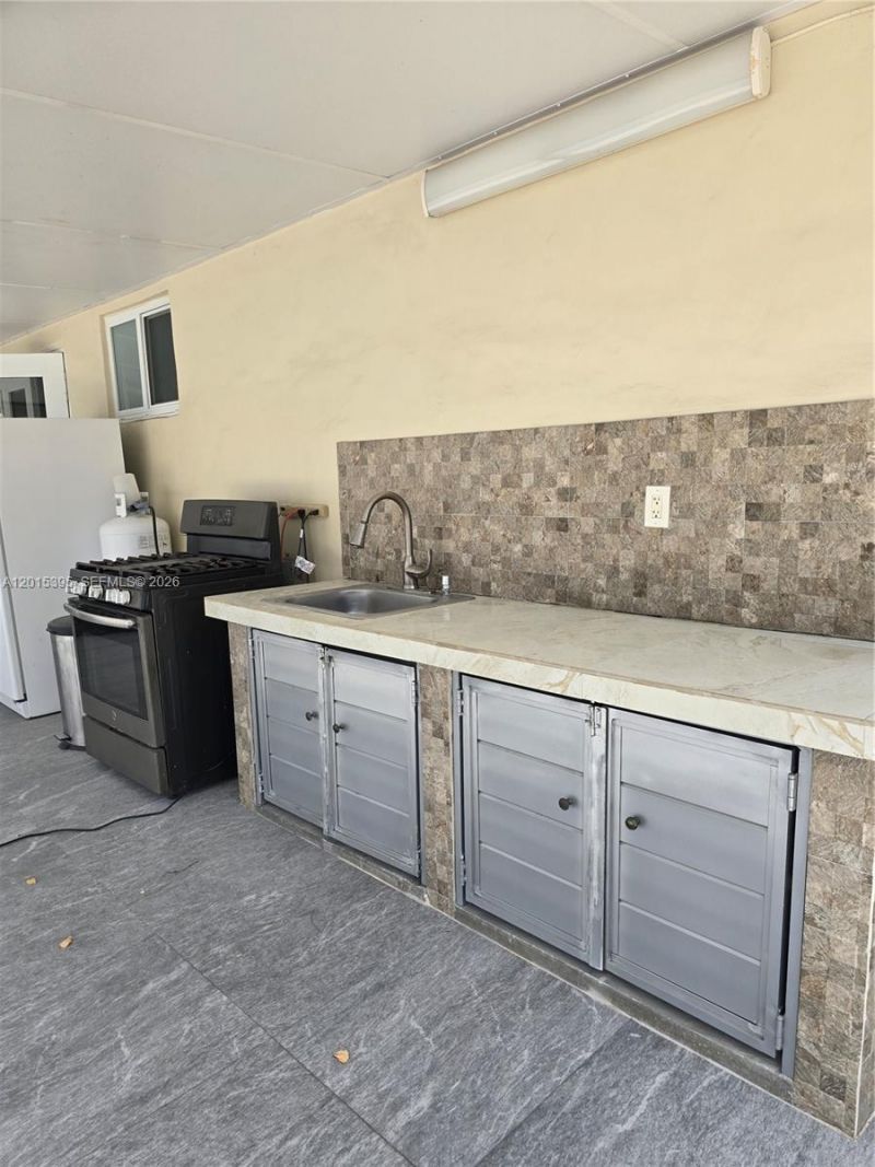 1417 W 40th St , Hialeah, FL 33012 Photo
