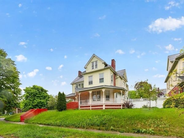 253 Oak St, Holyoke, MA 01040