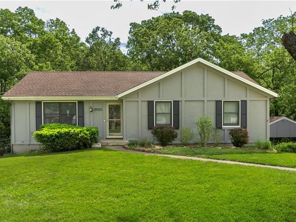 19005 Lowell Avenue, Stilwell, KS 66085