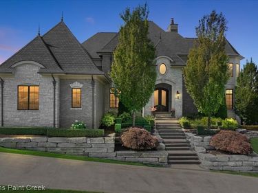 4838 Pinecrest Court, Rochester, MI 48306